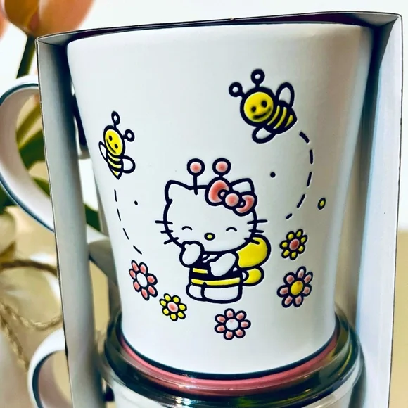 Hello Kitty Bee 🐝 Happy Mug Set - Picture 3 of 11